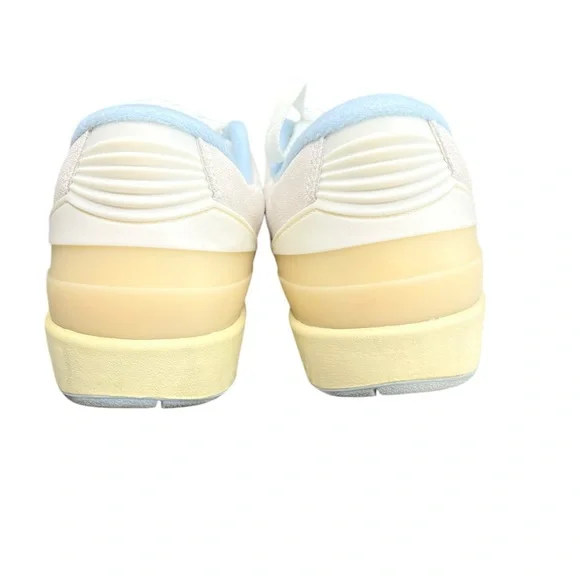 Jordan Women’s White and Blue Sneakers Size 8 - Picture 4 of 10